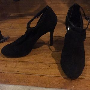 Jessica Simpson heeled suede black booties